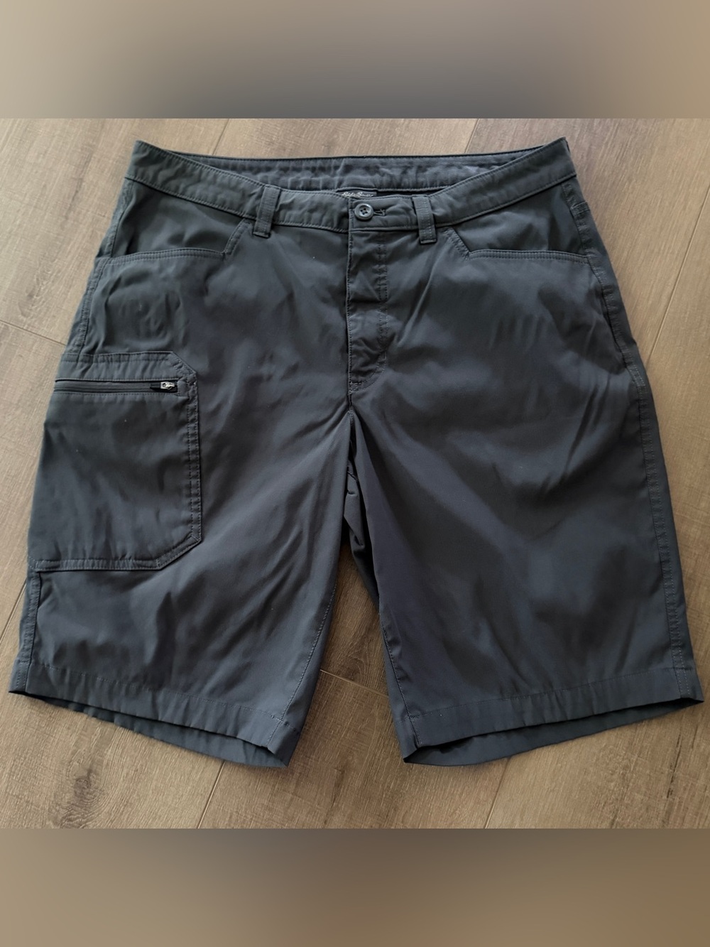 Eddie Bauer Men 34x10.5 Hiking Shorts Gray Flat Front Cargo Golf Unlined Stretch